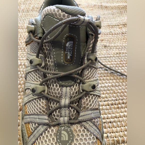 NORTH FACE Sz 8.5/40 Euro Great support for running/walking/hiking! - Picture 2 of 3